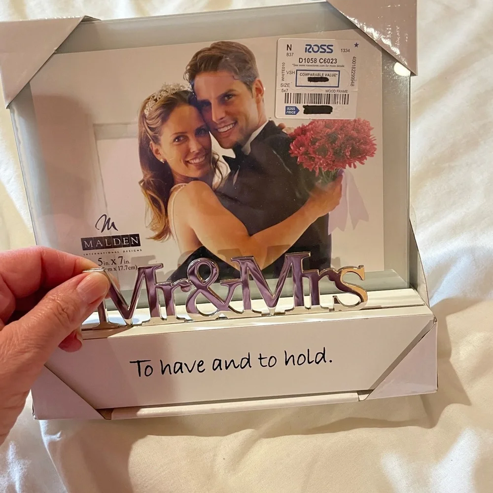 Malden 'Mr & Mrs' Wedding Photo‎ Frame, Silver Script Accent, 5x7 Photo, NWT